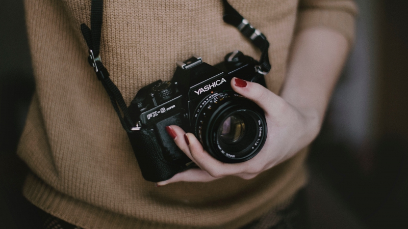 photographe-ST ANTONIN DU VAR-min_woman-camera-photography-photographer-slr-dslr-319-pxhere.com